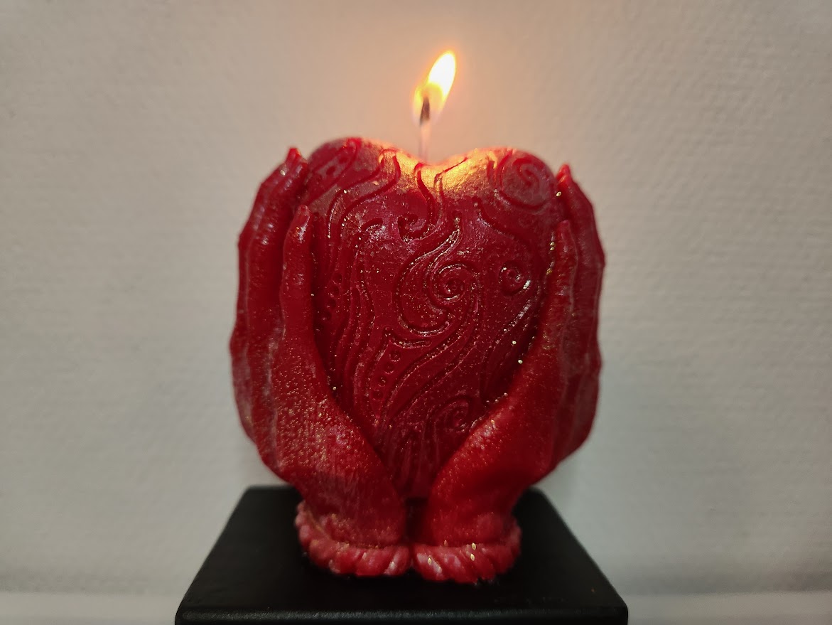 Boufie coeur dans les mains cadeau saint valentin