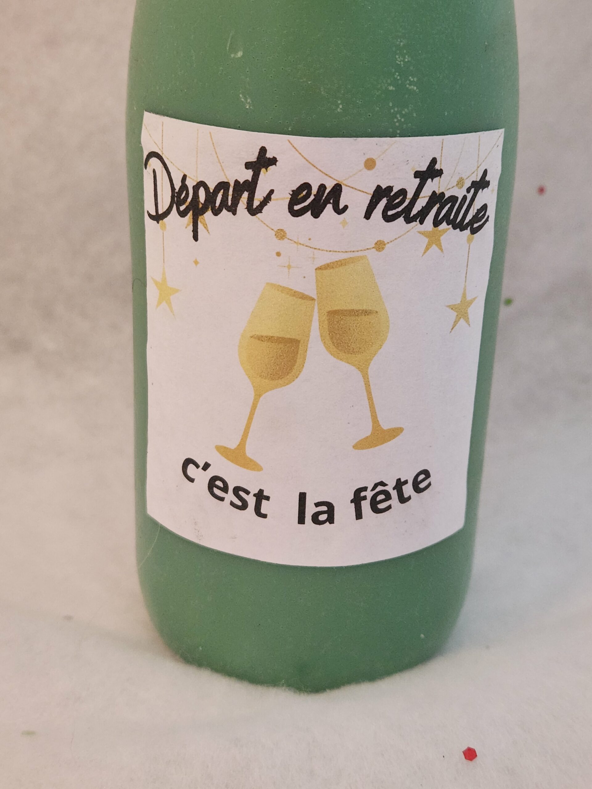 Bougie bouteille verte étiquette bonne retraite