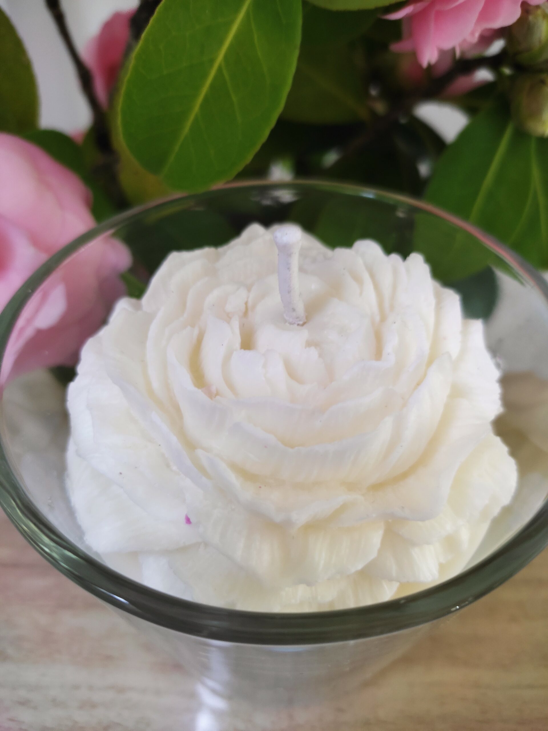 Bougie-camelia-blanche-dans-verrine-2-scaled