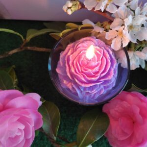 Bougie fleur mauve dans sa verrine