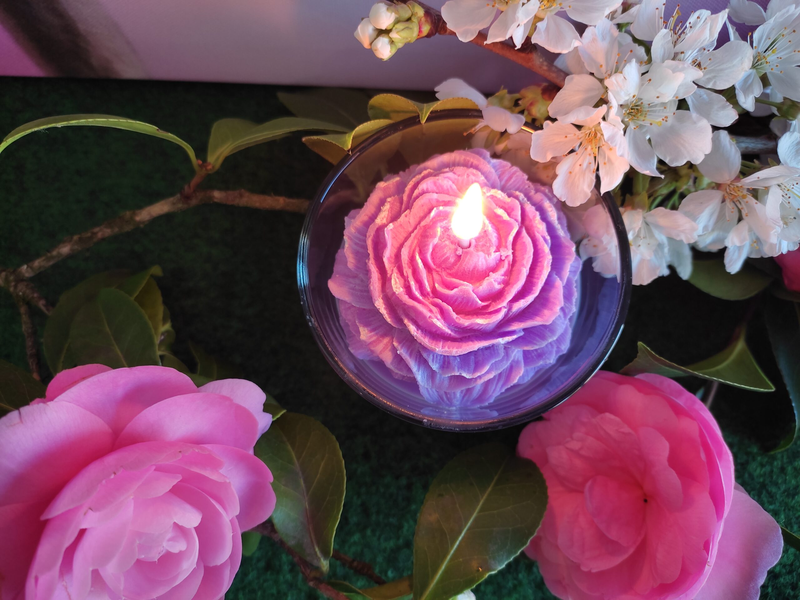 Bougie-camelia-dans-sa-verrine-vue-de-haut-1-scaled