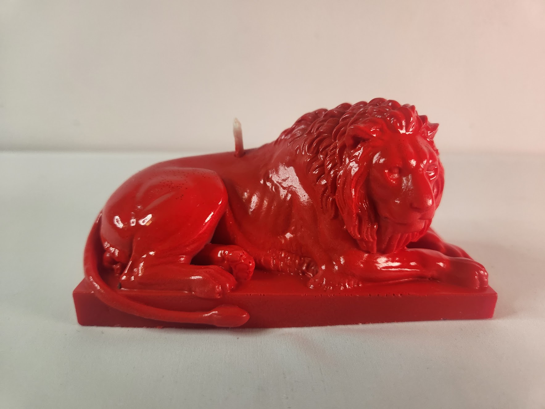Bougie lion couché rouge Bougie lion rouge