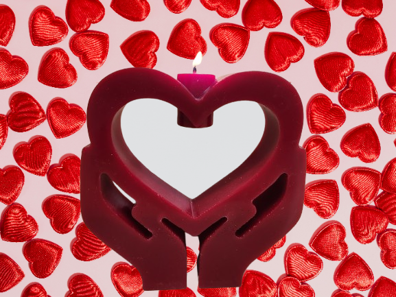 Bougie_Saint_Valentin_coeur_mains_stylisée_rouge