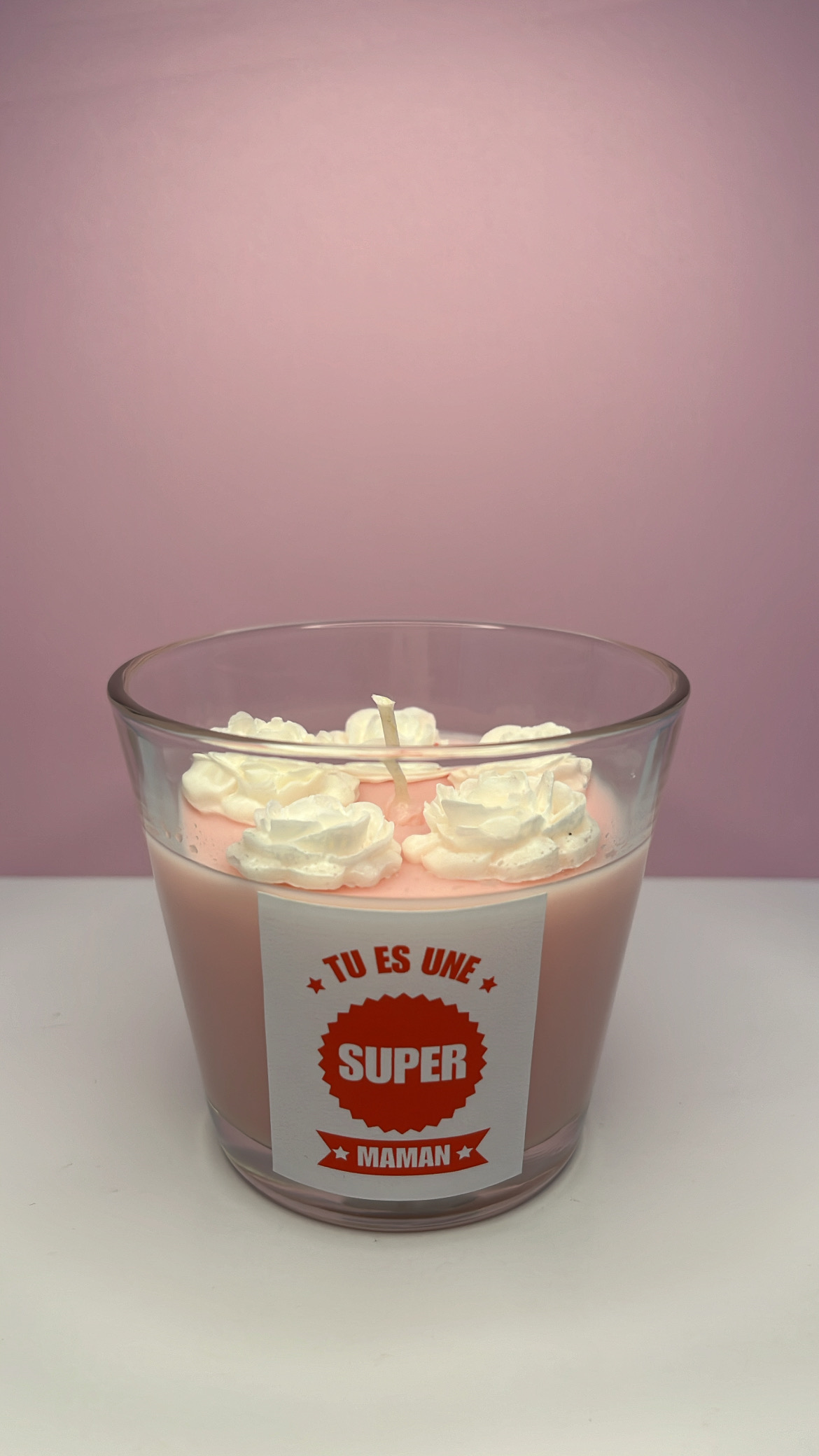 Bougies rose avec petites roses blanches 2