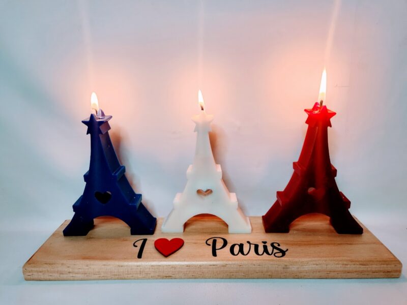 Bougies tour eiffel bleu blanc rouge allumées sur socle bois 2 Bougie Logo Crédit Mutuel