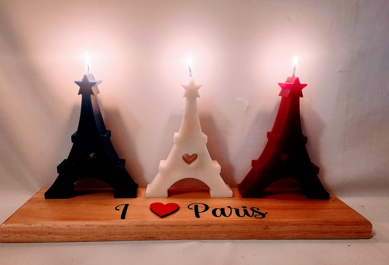 Bougies tour eiffel bleu blanc rouge allumées sur solce I love Paris