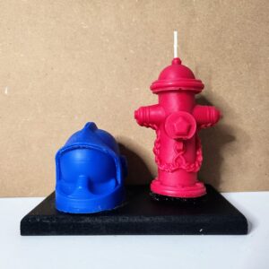 Coffret cadeau pompiers casque en cire bleu et borne d'incendie rouge