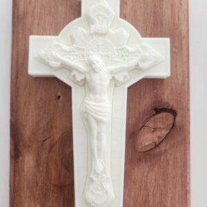 tableau du christ sur la croix en cire