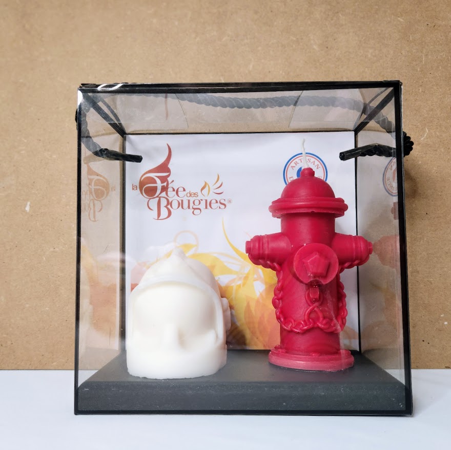 coffret casque de pompier et borne d'incendie rouge