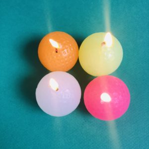 Bougies balles de golf colorées (x4)
