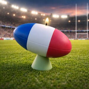 Bougie ballon de rugby tricolore XXL artisanale allumée dans un stade de rugby