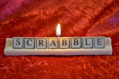 Bougie décorative scrabble