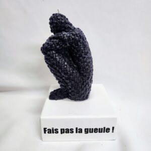 Bougie artisanale noire design pixel sur socle blanc avec inscription Fais pas la gueule.