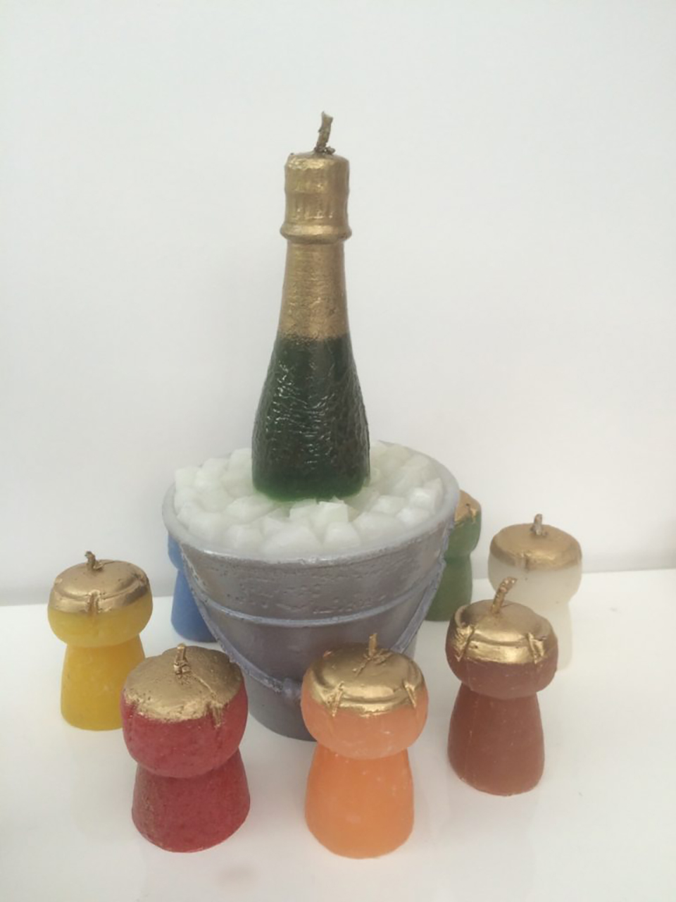Bougie bouteille de champagne et ses 6 bouchons - La Fée des Bougies