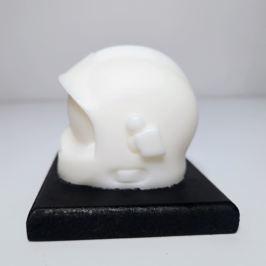 casque de pompier en cire blanc 2 casque de pompier blanc en cire