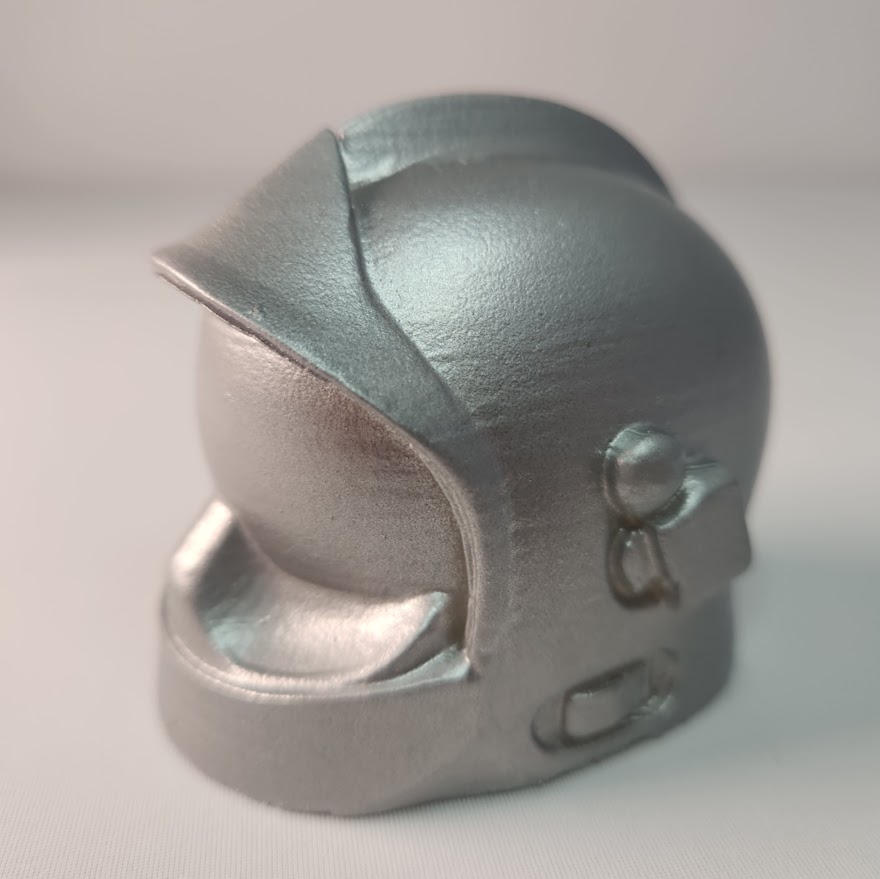 casque de pompier en cire couleur métal