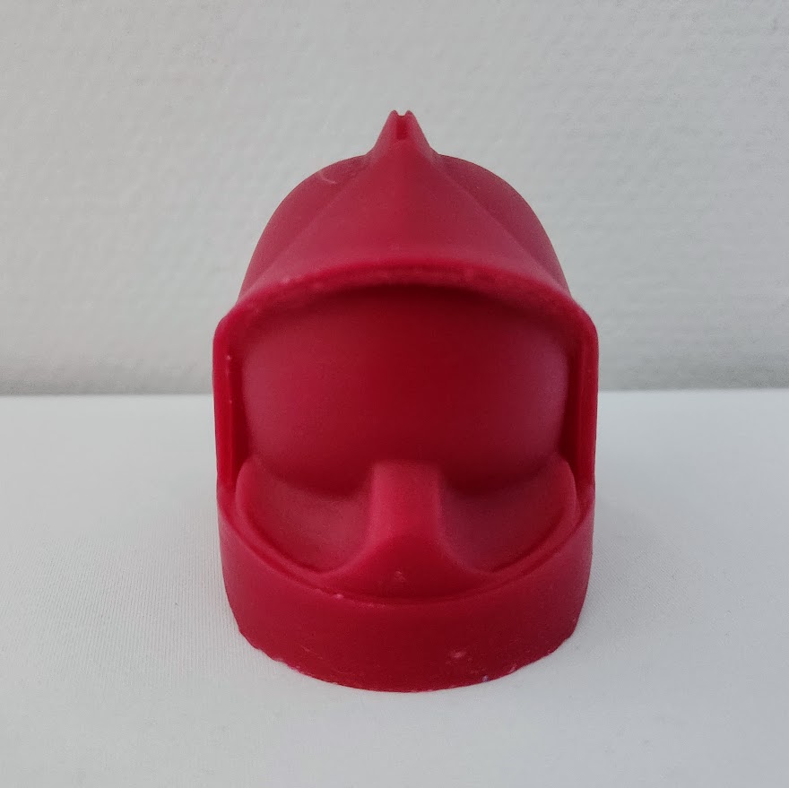 casque de pompier miniature en cire rouge