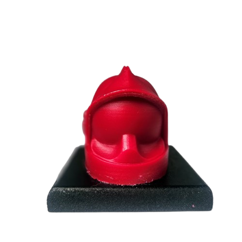 casque de pompier rouge en cire végétale création artisanale française