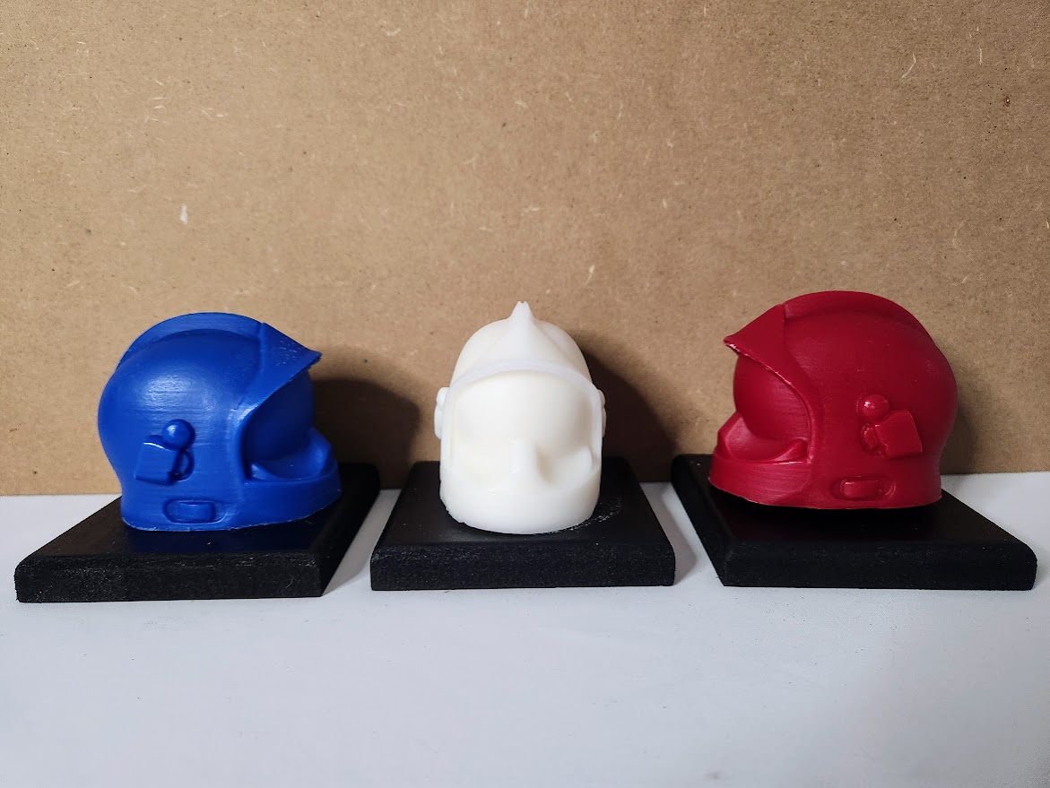 casques de pompiers en cire sans mèche aux couleurs de la France