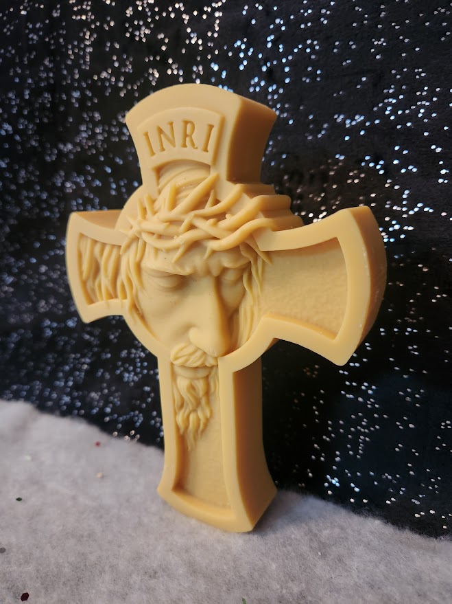 christ en cire d'abeille fabrication artisanale statue religieuse en cire d'abeille visage du christ