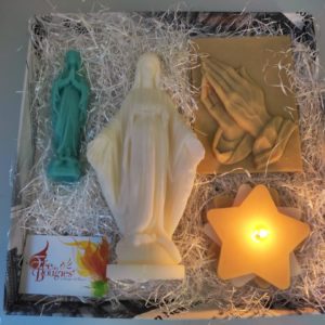 Coffret cadeau de bougie étoile + Vierges Miraculeuse et Marie + tableau Les Mains Jointes