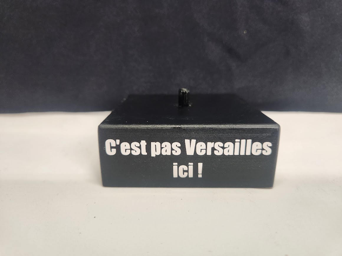 Socle en bois personnalisé de 13 cm pour bougie ampoule artisanale, humoristique “C’est pas Versailles ici