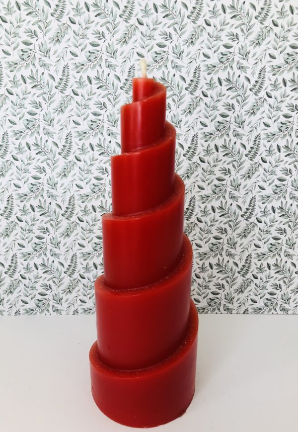 bougie décoratve rouge en forme de spirale